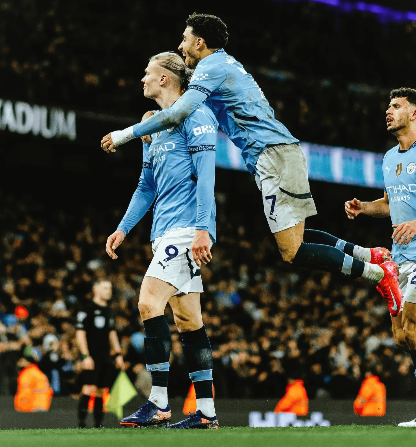 曼联主场横扫对手，英超冠军路途一片光明