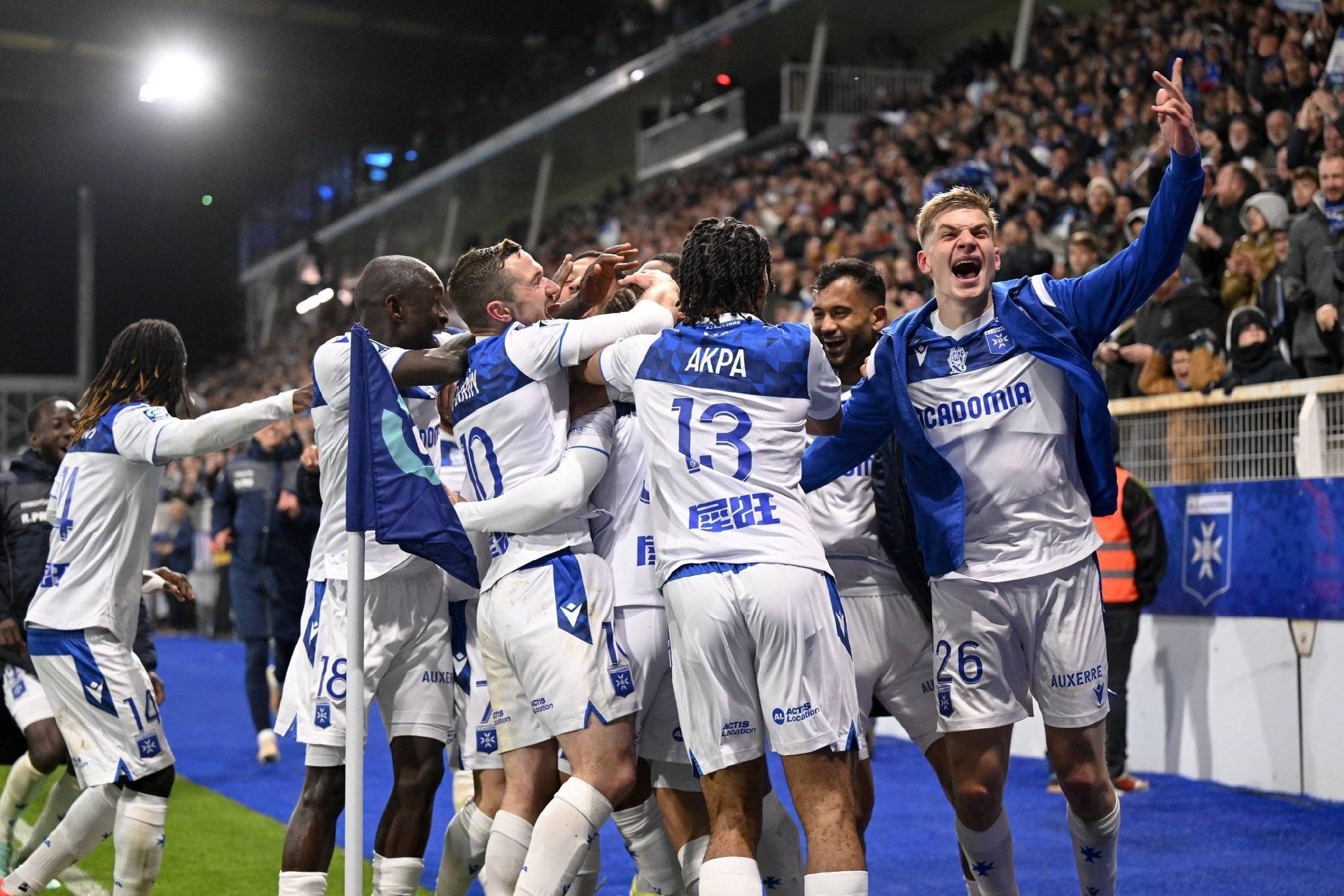 法国队庆祝胜利，继续征战！的简单介绍