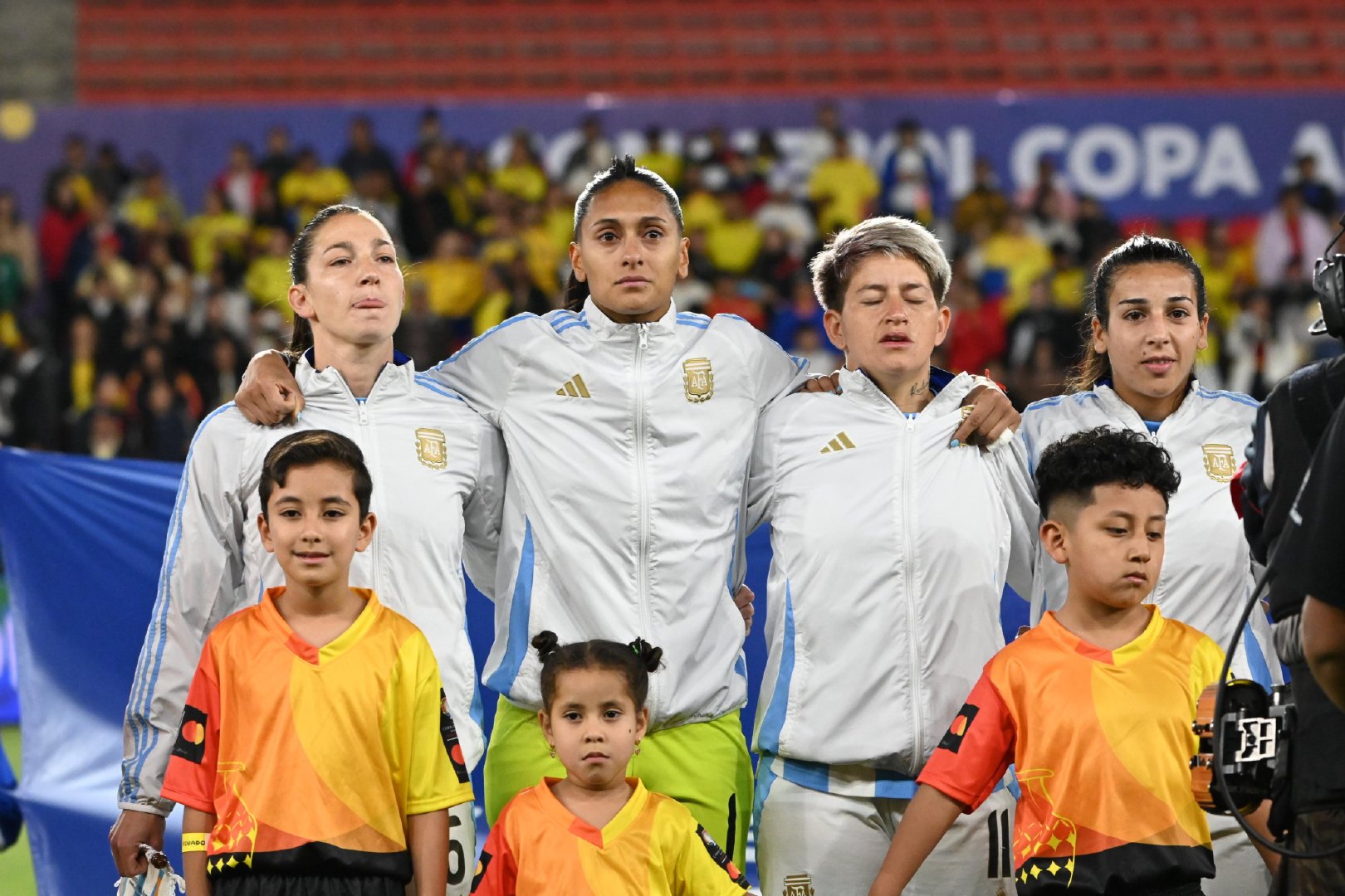 哥伦比亚前锋埃斯科巴入选国家队，备战重要比赛的简单介绍