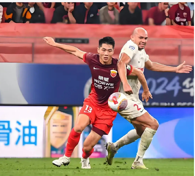 包含上海上港迎来连胜，冲击中超前四的词条