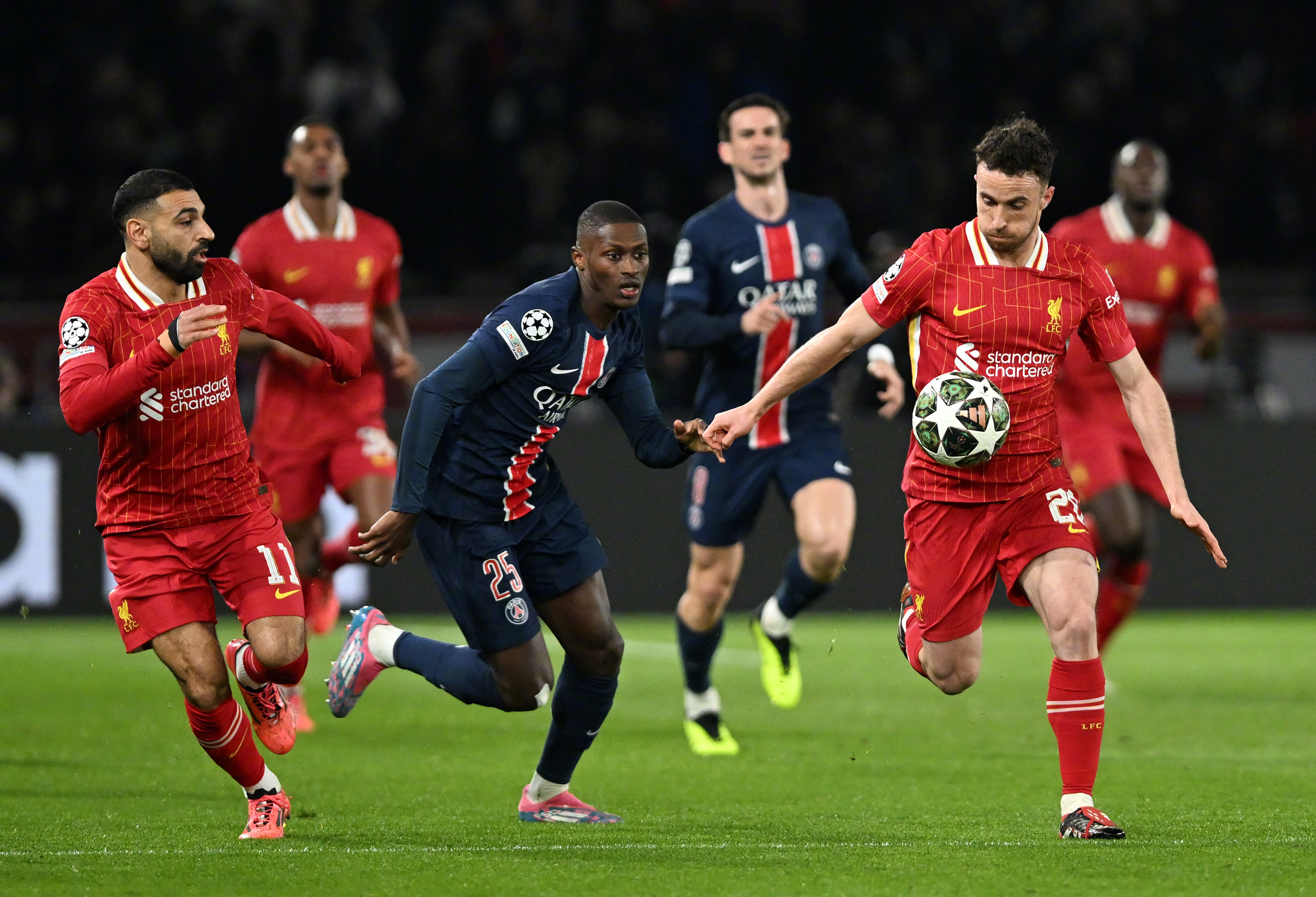 包含利物浦反攻劲爆欧冠夺冠机会拓展的词条