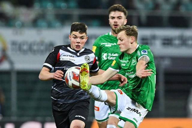 关于小组赛中的场场较量，胜负难料的信息