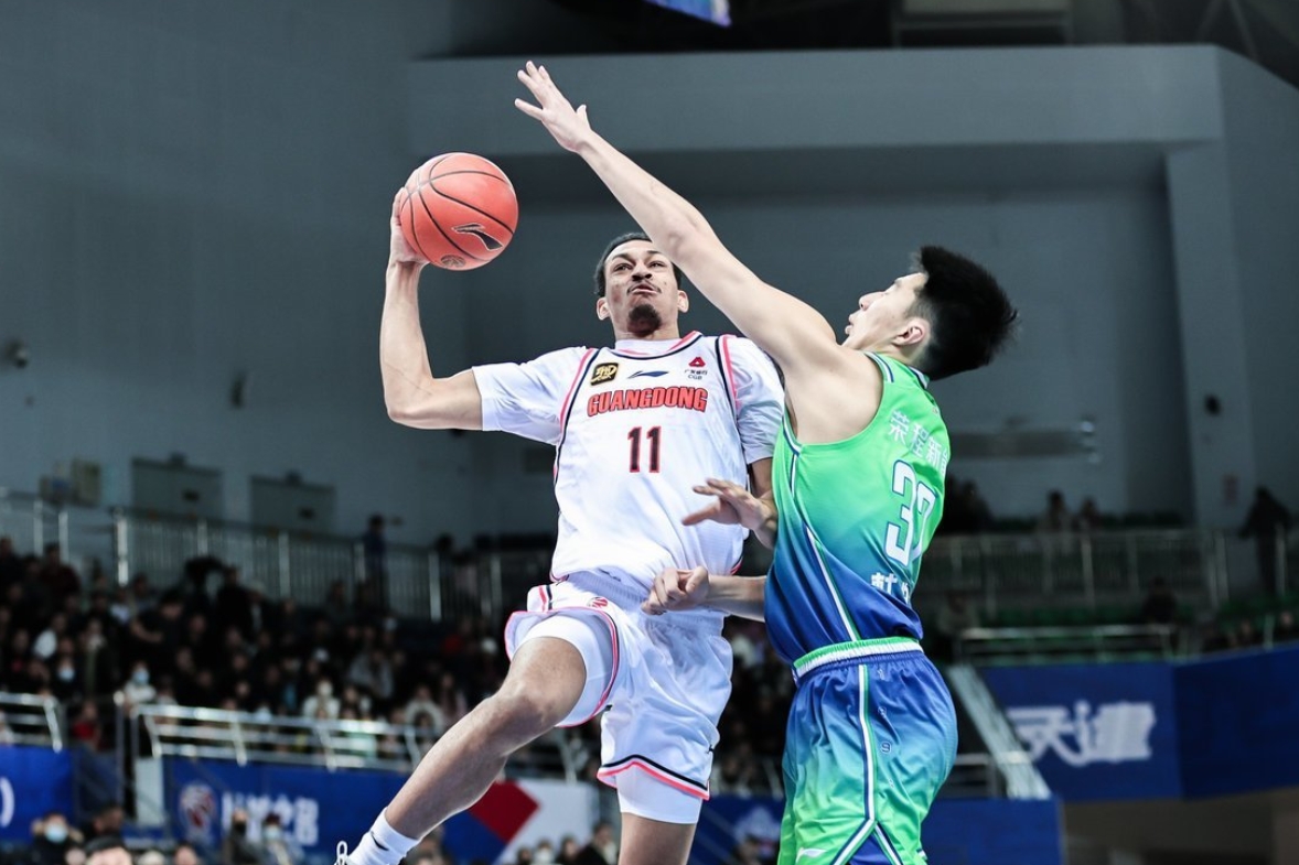 广东全队士气高涨，击败对手斩获胜利的简单介绍