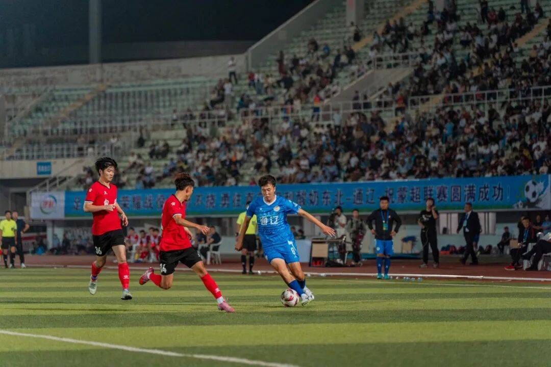 国内足球赛事进入决赛阶段，球队斗志昂扬的简单介绍