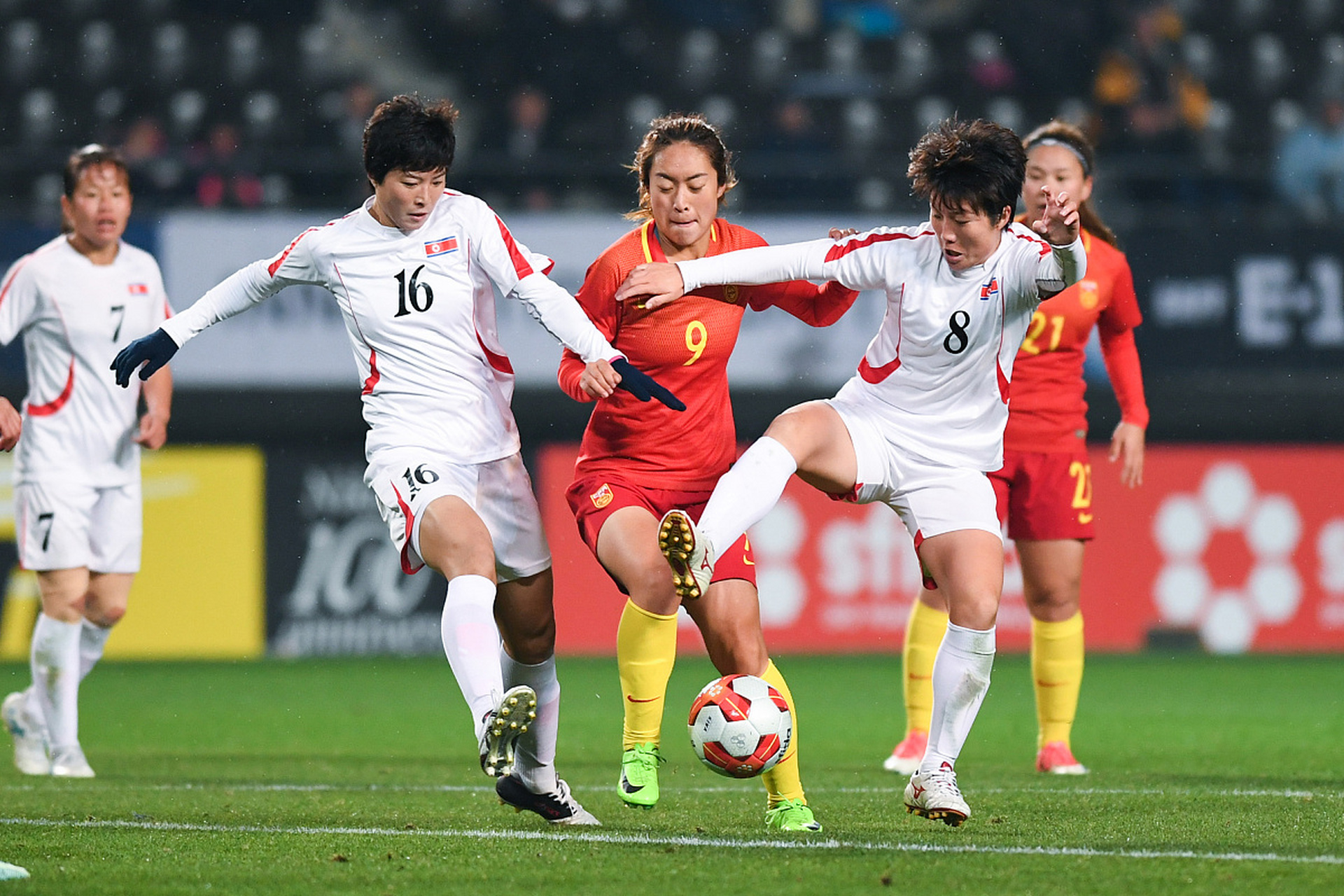 女足赛场精彩纷呈，角逐激烈刺激的简单介绍