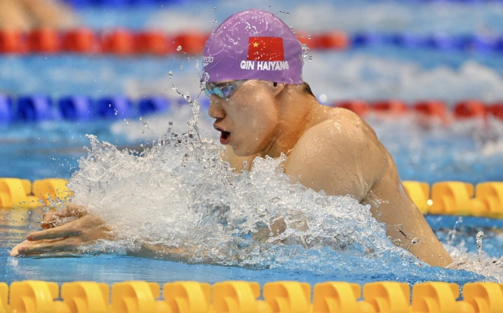 埃及选手在跳水赛中表现出色，成功登顶领奖台