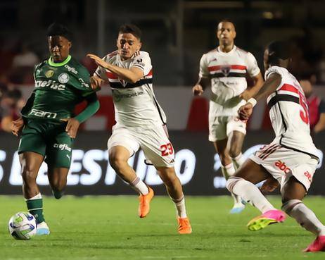 关于圣保罗转战主场，巴西甲联争冠形势日益悬念的信息